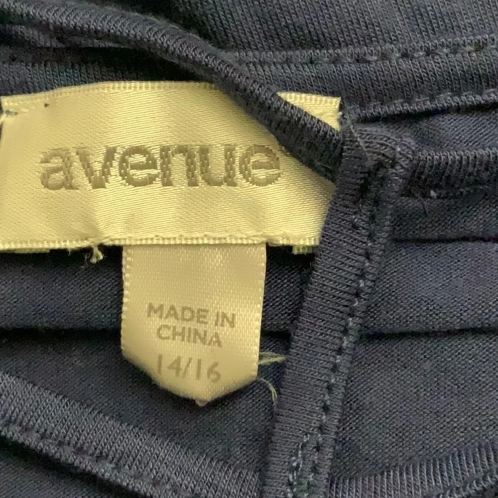 AVENUE Navy blue blouse. Long dolman sleeves. Size 14/16 - Picture 6 of 7